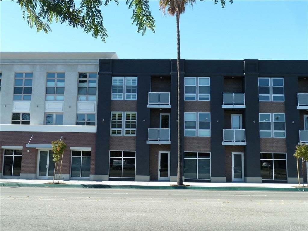 Front view of Circa Townhomes in Anaheim, California